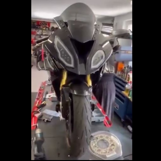 Avant d'une BMW s1000 RR