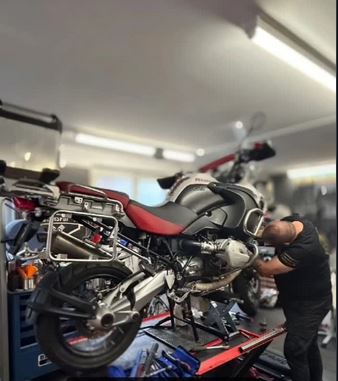Cyril répare la  BMW GS1200