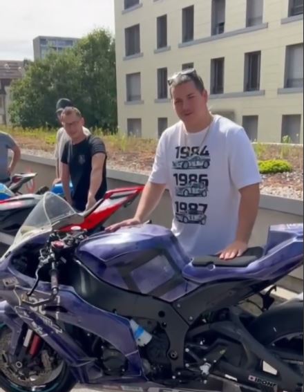 Alès devant une ZX-10R 2017