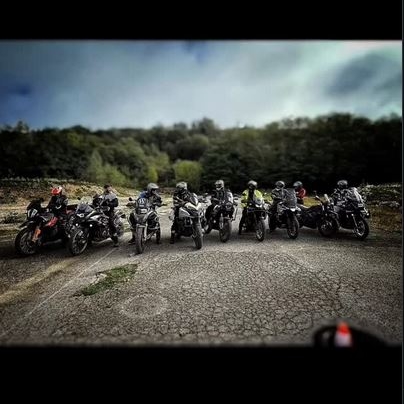 groupe de motards de face