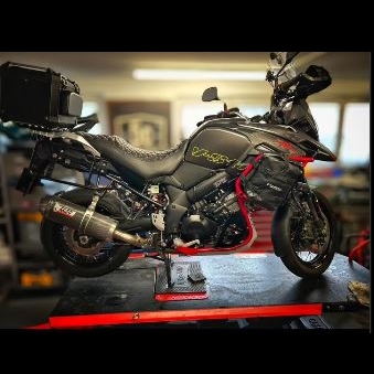 Suzuki V-storm de profil